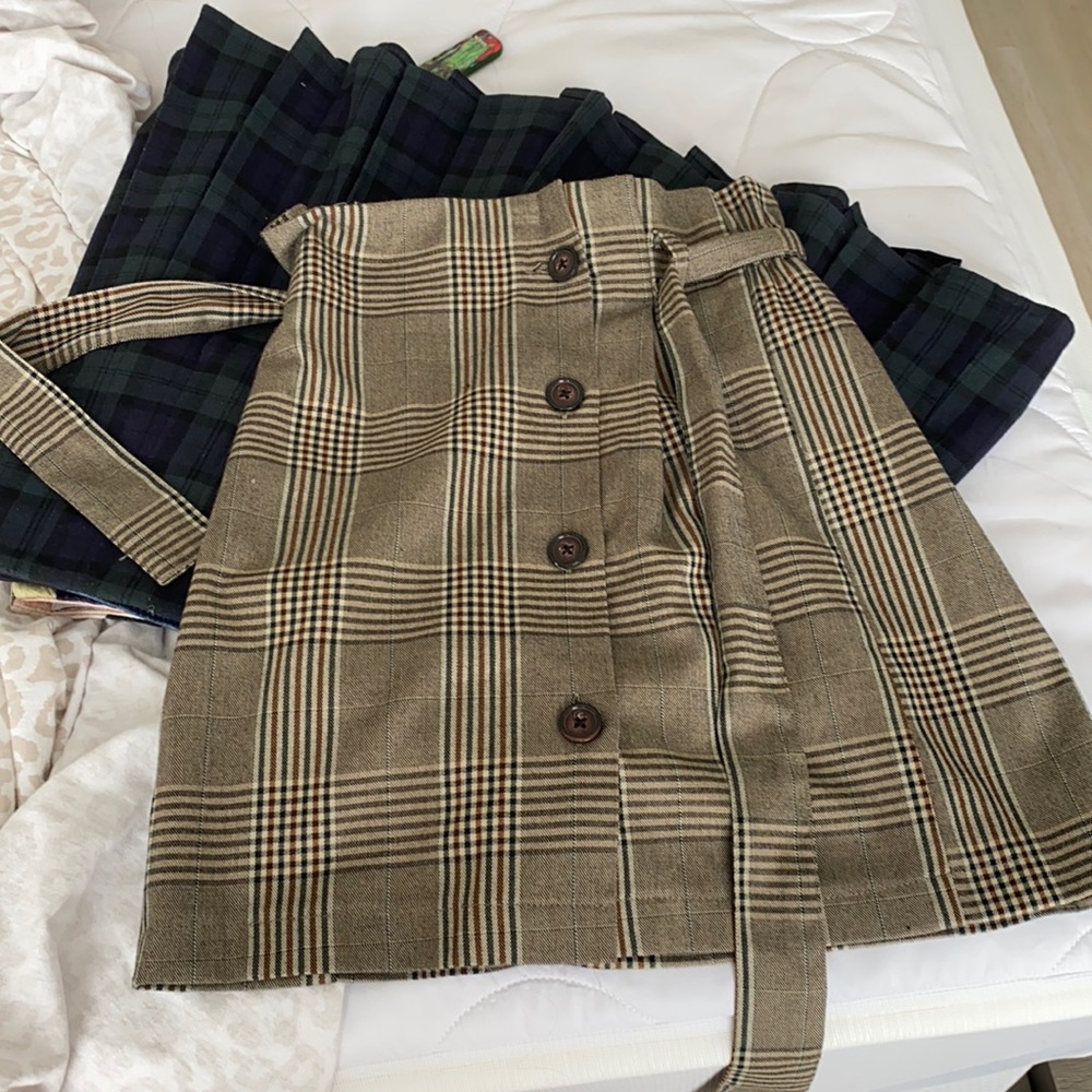 Plaid skirt with ruffled waste band and ties